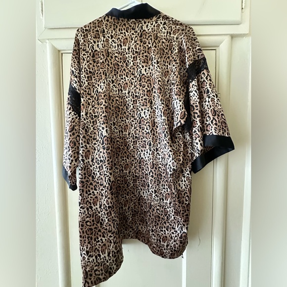 Victoria’s Secret Leopard Print Robe, Size XS/S - Picture 3 of 3